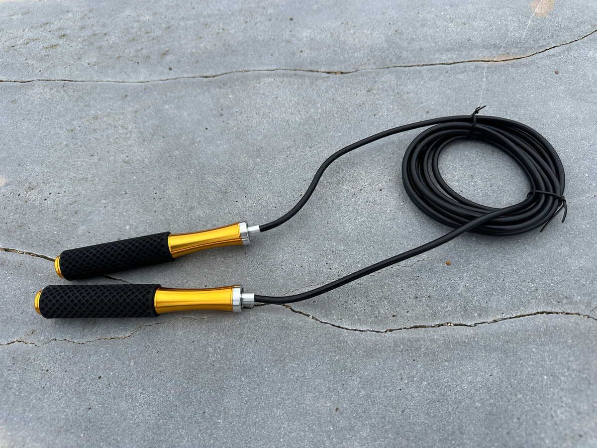 Corde à sauter réglable — câble PVC et embouts aluminium